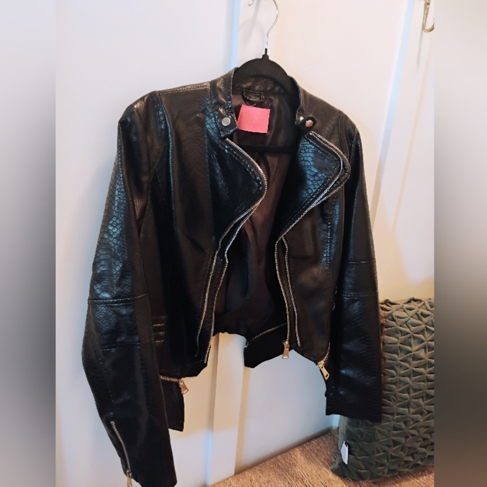 Azalea Wang Black Faux Leather Moto Jacket NWOT – Size L